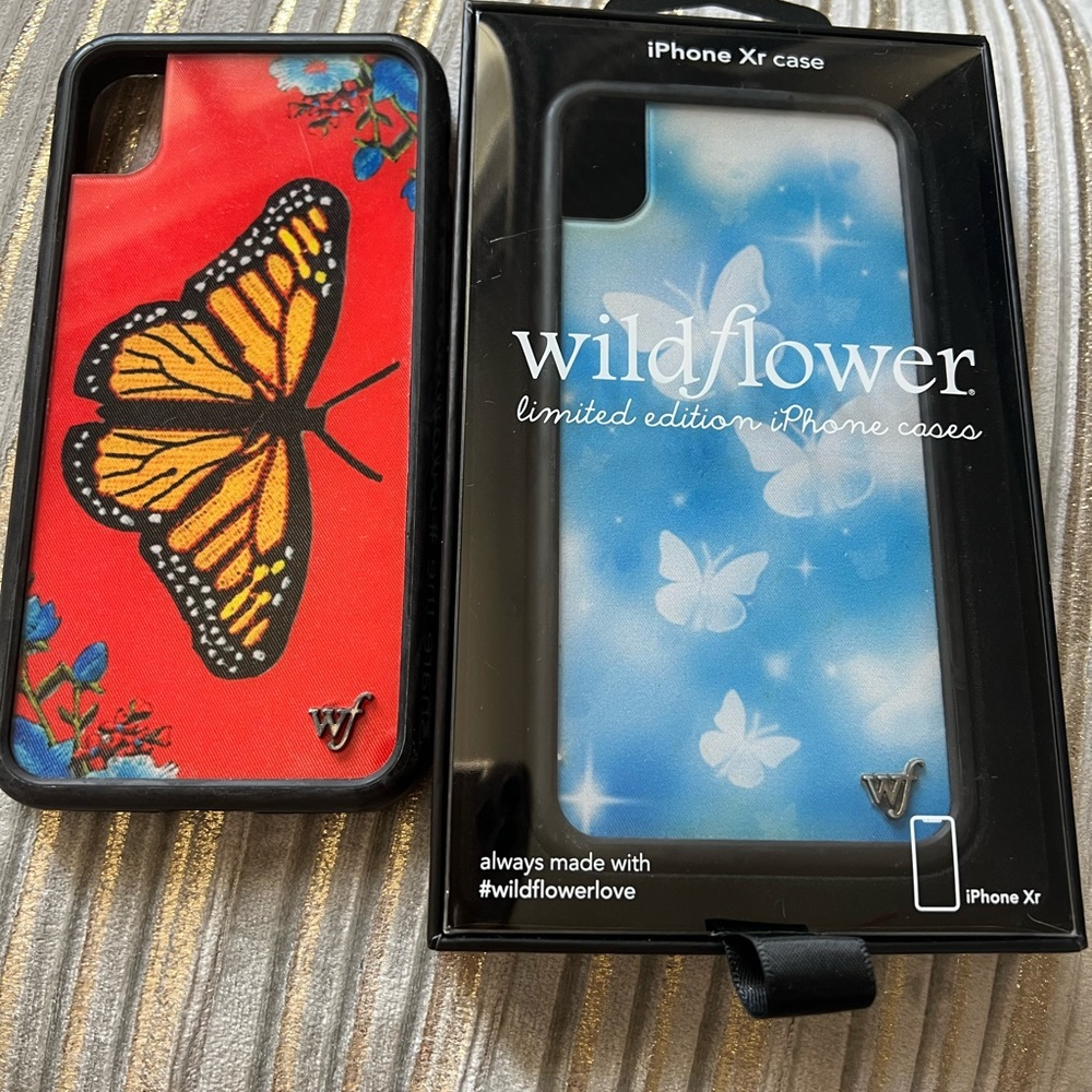 2 Wildflower cases (iPhone Xr)